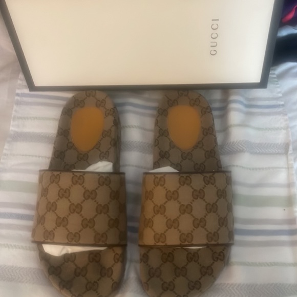 COPY - Men Gucci slides size 8 or a 10 in women. - Picture 3 of 4